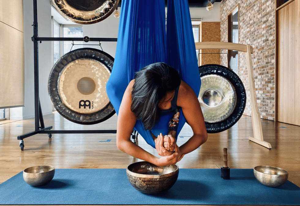 Atelier Yoga aérien & vibrations sonores – lundi 31 juillet à 18h30 et à 20h15