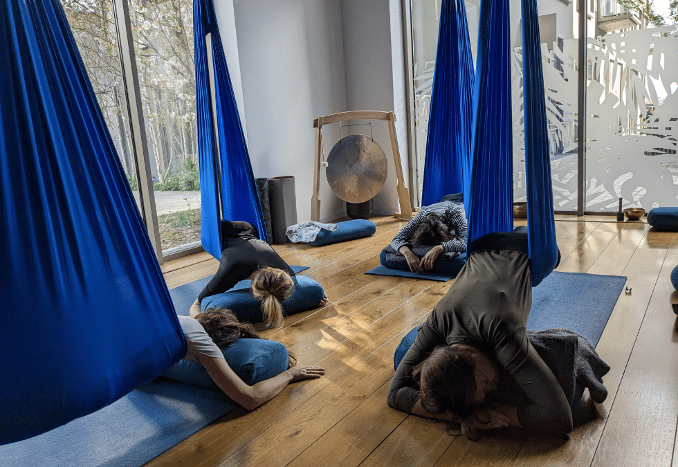 Journée Fascias & Yoga aérien spécial été – dim. 2 juillet 2023 – 10h 16h
